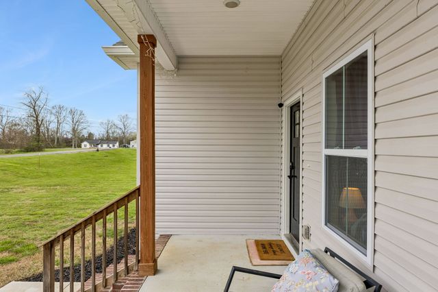 1832 Twin Caves Dr, Lewisburg, TN 37091