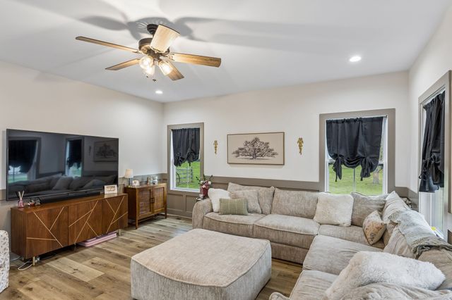 1832 Twin Caves Dr, Lewisburg, TN 37091