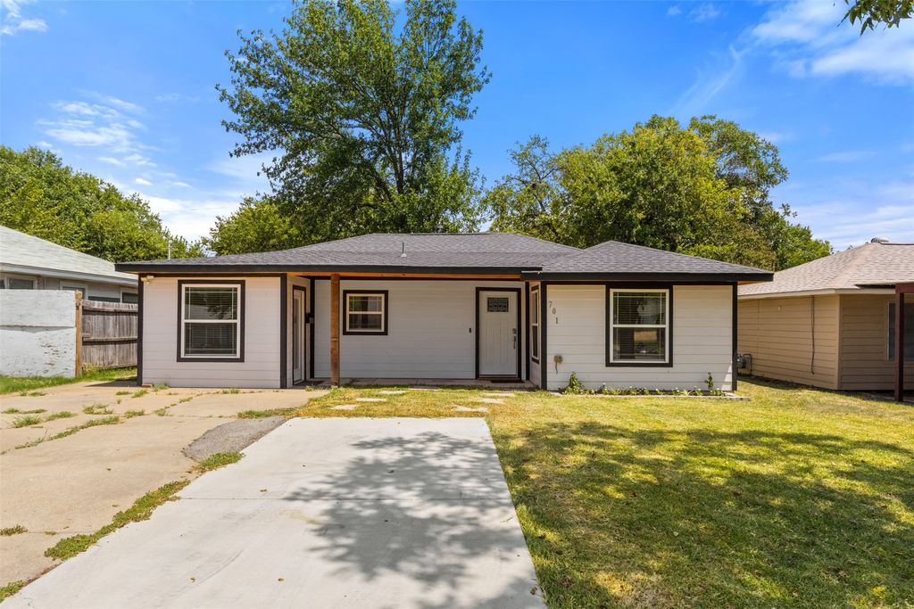 701 SW 5th Street, Grand Prairie, TX 75051