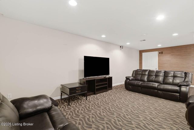 623 Harris Ridge Rd, Louisville, KY 40223