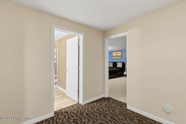 623 Harris Ridge Rd, Louisville, KY 40223