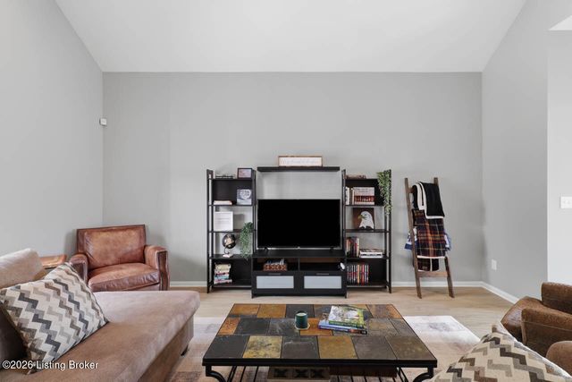 623 Harris Ridge Rd, Louisville, KY 40223
