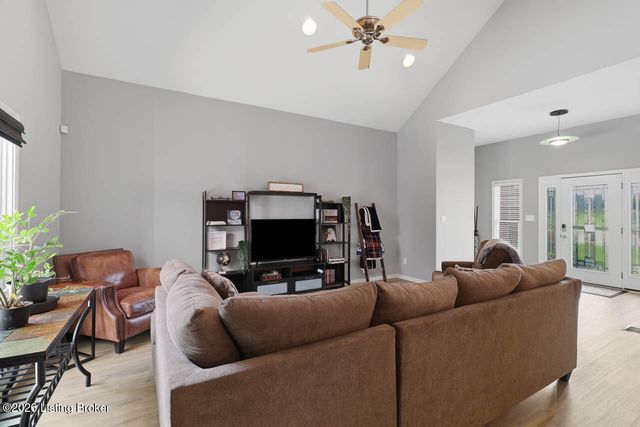 623 Harris Ridge Rd, Louisville, KY 40223