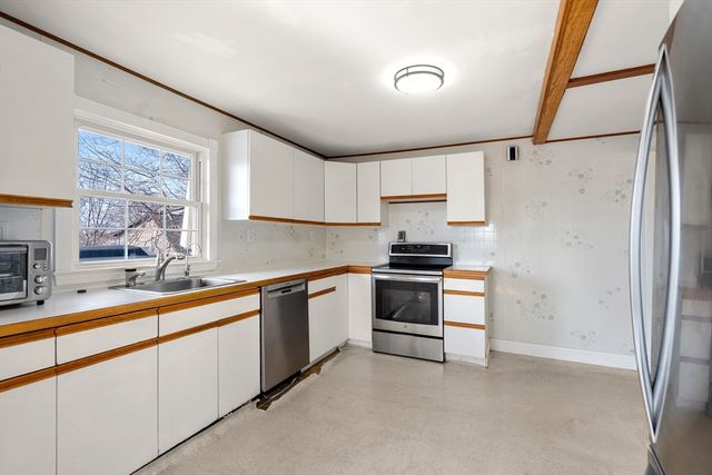 10 Lodge Rd, Nahant, MA 01908