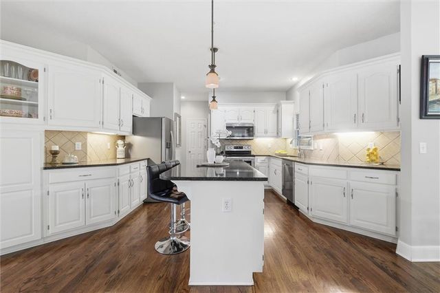 13848 Pembroke Drive, Leawood, KS 66224