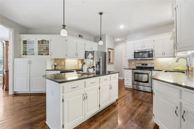 13848 Pembroke Drive, Leawood, KS 66224
