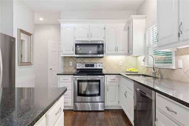 13848 Pembroke Drive, Leawood, KS 66224