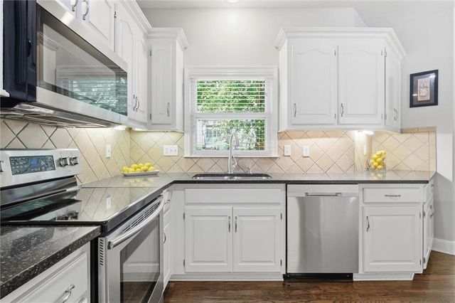 13848 Pembroke Drive, Leawood, KS 66224