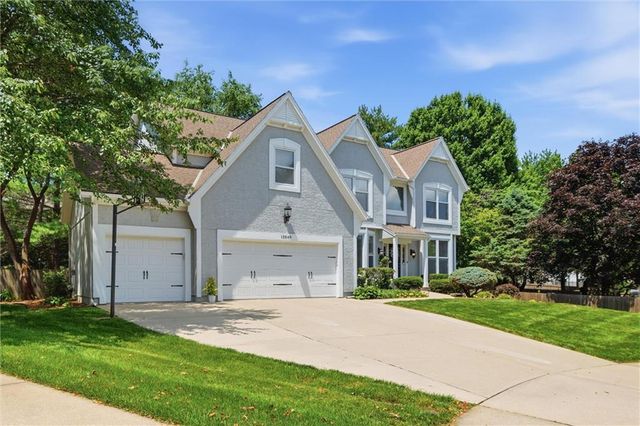 13848 Pembroke Drive, Leawood, KS 66224