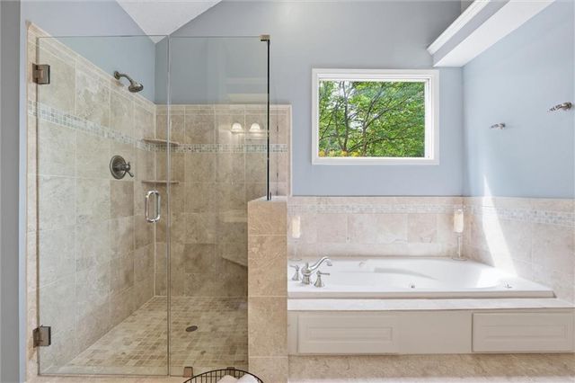 13848 Pembroke Drive, Leawood, KS 66224