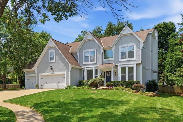 13848 Pembroke Drive, Leawood, KS 66224