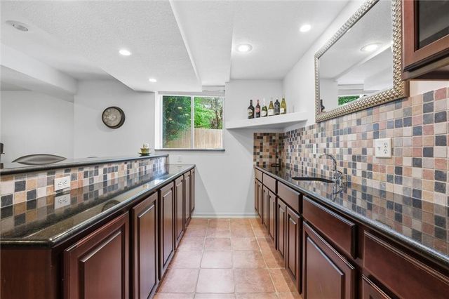 13848 Pembroke Drive, Leawood, KS 66224