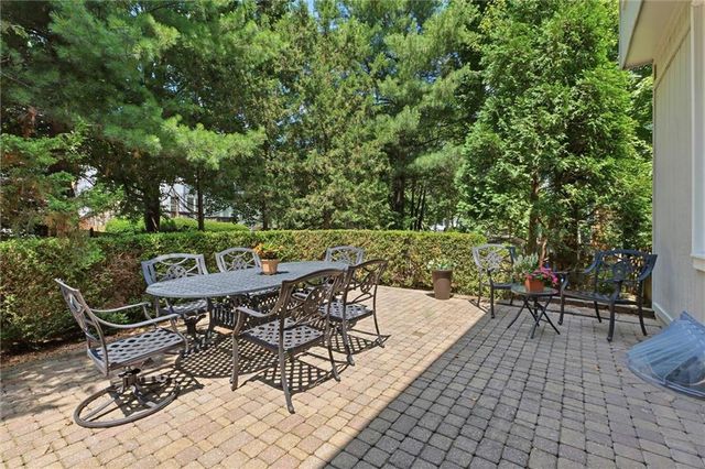 13848 Pembroke Drive, Leawood, KS 66224