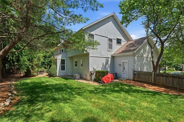13848 Pembroke Drive, Leawood, KS 66224