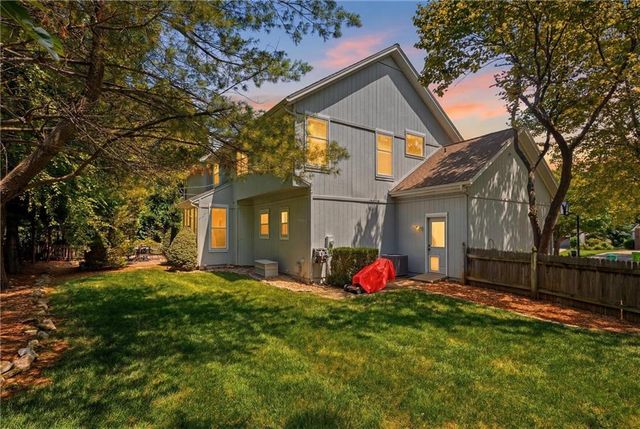 13848 Pembroke Drive, Leawood, KS 66224