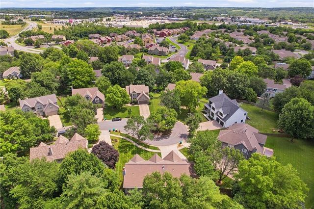 13848 Pembroke Drive, Leawood, KS 66224