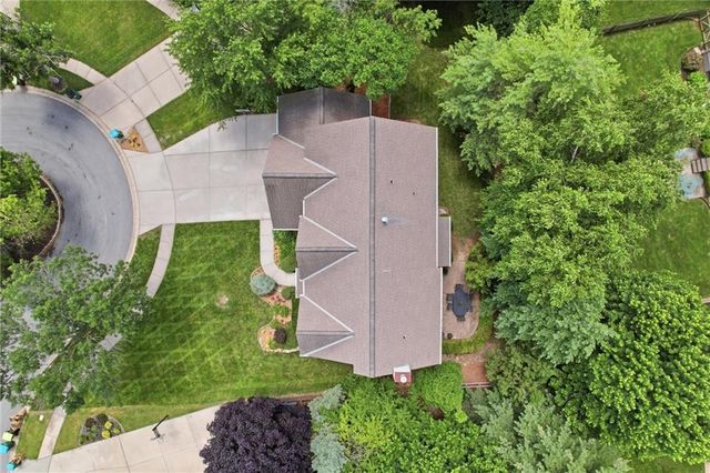 13848 Pembroke Drive, Leawood, KS 66224