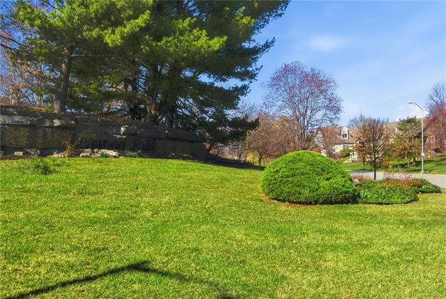 13848 Pembroke Drive, Leawood, KS 66224