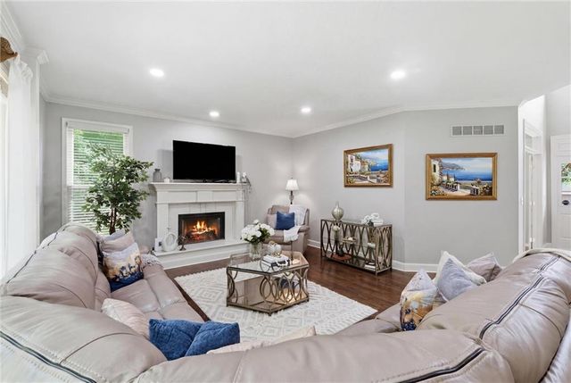 13848 Pembroke Drive, Leawood, KS 66224