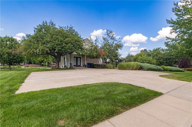 13848 Pembroke Drive, Leawood, KS 66224