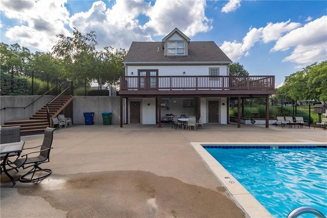 13848 Pembroke Drive, Leawood, KS 66224