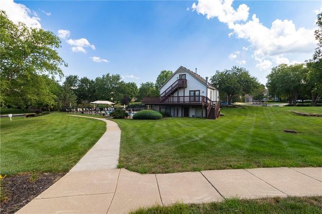 13848 Pembroke Drive, Leawood, KS 66224