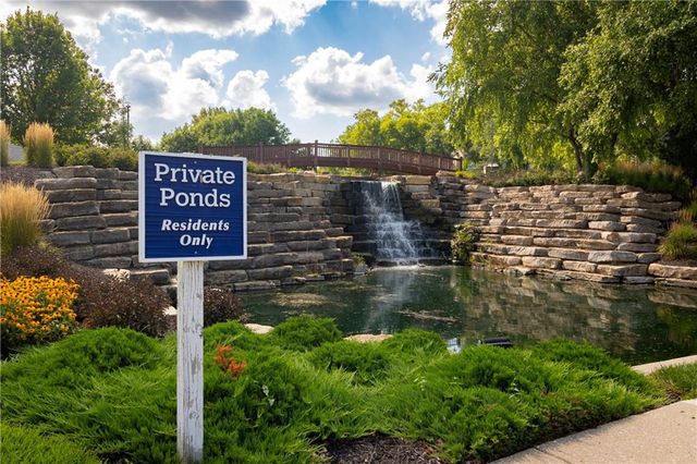 13848 Pembroke Drive, Leawood, KS 66224