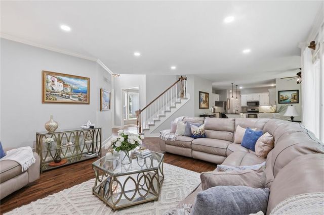 13848 Pembroke Drive, Leawood, KS 66224