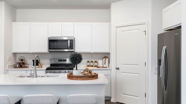 17551 W Windemere Circle, Lockport, IL 60441