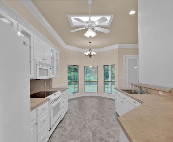 9841 Freedoms Way, Keithville, LA 71047