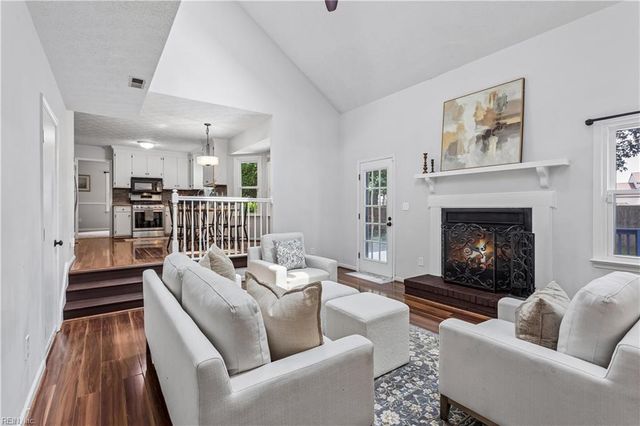 934 Elton Hall CIR, Newport News, VA 23608