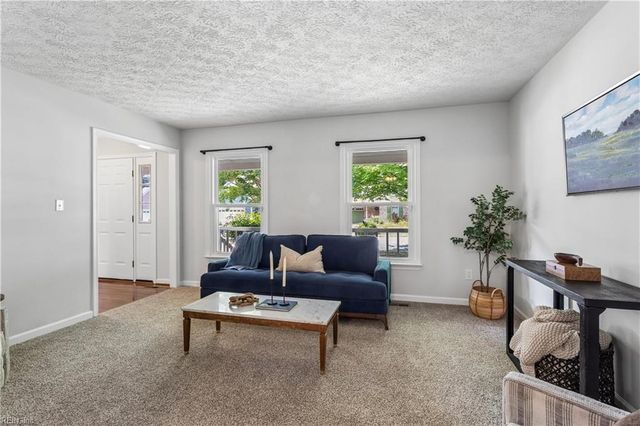 934 Elton Hall CIR, Newport News, VA 23608
