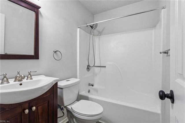 934 Elton Hall CIR, Newport News, VA 23608
