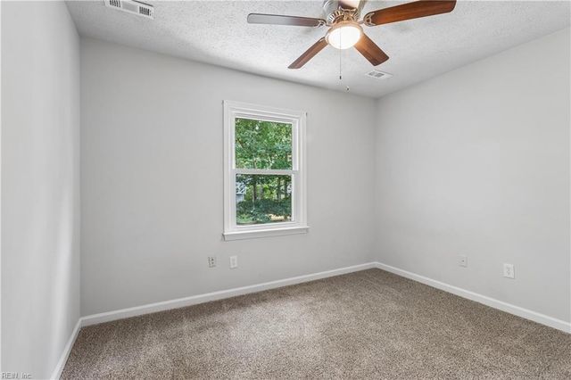 934 Elton Hall CIR, Newport News, VA 23608
