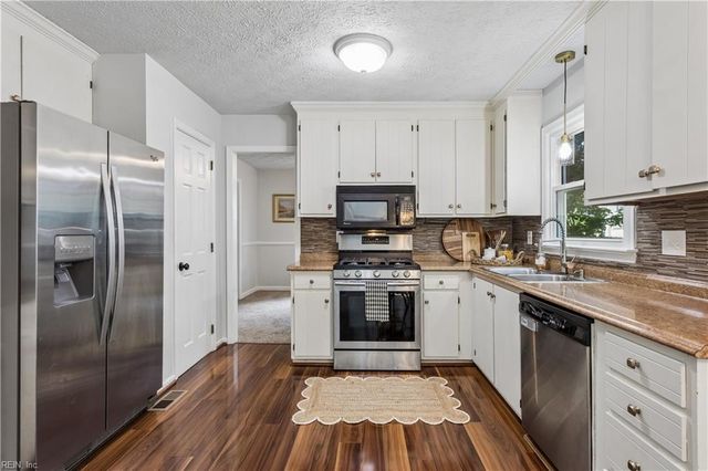 934 Elton Hall CIR, Newport News, VA 23608