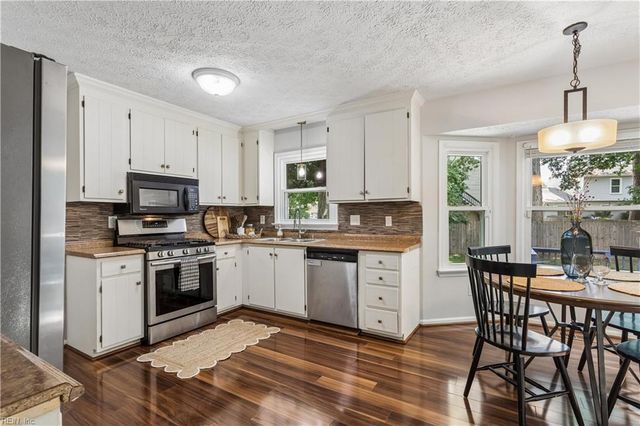 934 Elton Hall CIR, Newport News, VA 23608