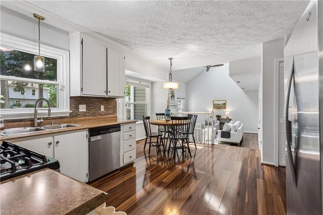 934 Elton Hall CIR, Newport News, VA 23608