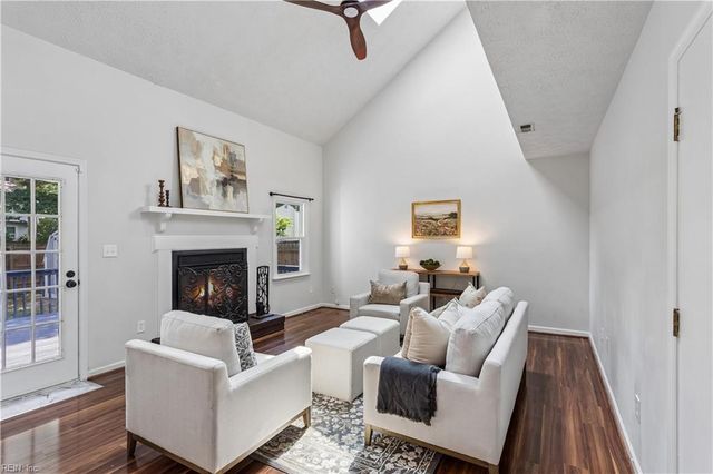 934 Elton Hall CIR, Newport News, VA 23608