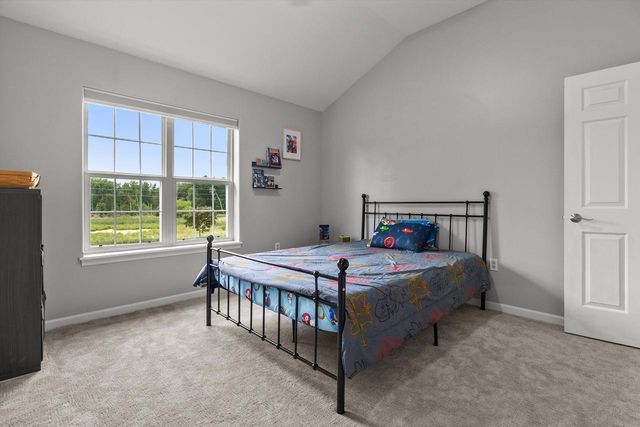 289 Lakeridge DRIVE, Oconomowoc, WI 53066