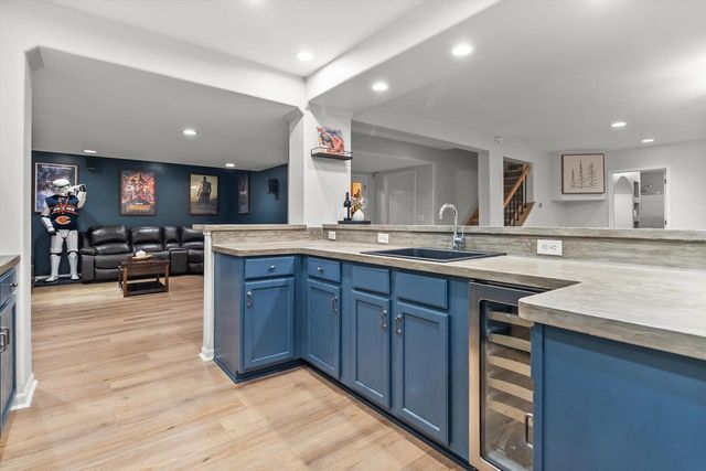 289 Lakeridge DRIVE, Oconomowoc, WI 53066