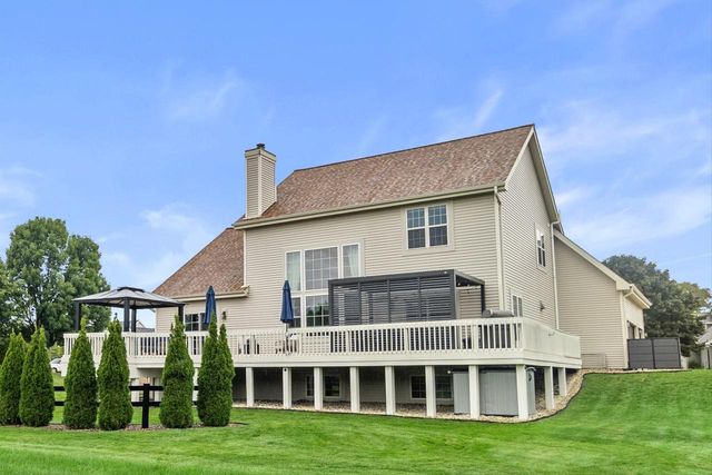 289 Lakeridge DRIVE, Oconomowoc, WI 53066