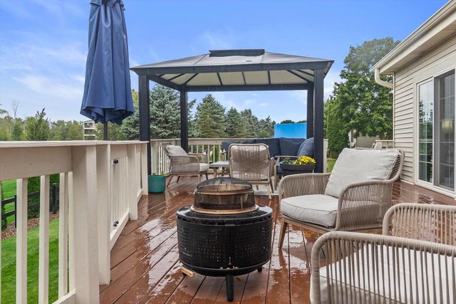 289 Lakeridge DRIVE, Oconomowoc, WI 53066
