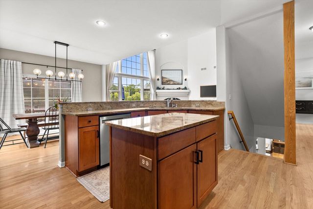 289 Lakeridge DRIVE, Oconomowoc, WI 53066