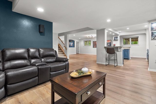 289 Lakeridge DRIVE, Oconomowoc, WI 53066
