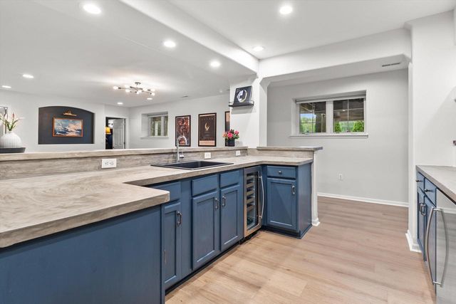 289 Lakeridge DRIVE, Oconomowoc, WI 53066