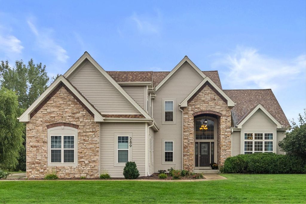 289 Lakeridge DRIVE, Oconomowoc, WI 53066