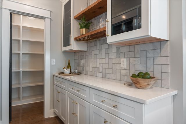 922 Lawrence Ave, Nashville, TN 37204