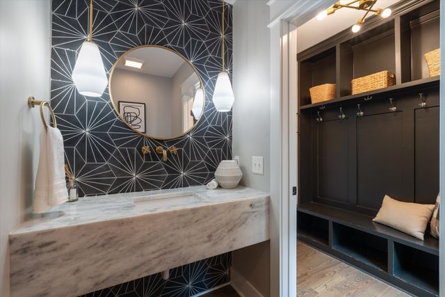 922 Lawrence Ave, Nashville, TN 37204