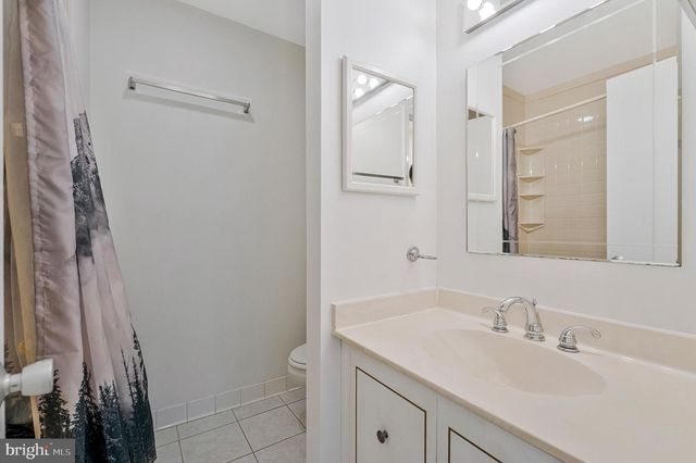 926 MOOREFIELD CREEK RD SW, Vienna, VA 22180