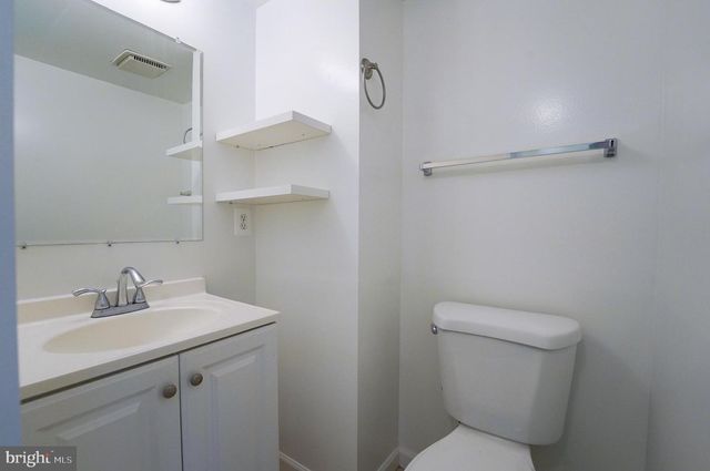 926 MOOREFIELD CREEK RD SW, Vienna, VA 22180